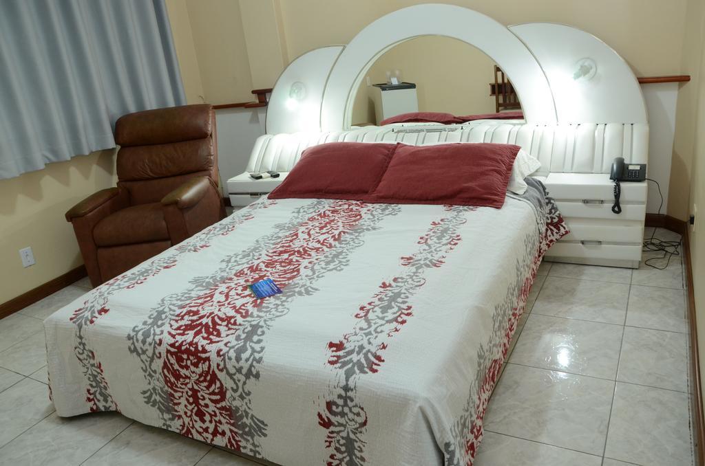 Fares Turis Hotel อุรุกวัยยานา ภายนอก รูปภาพ
