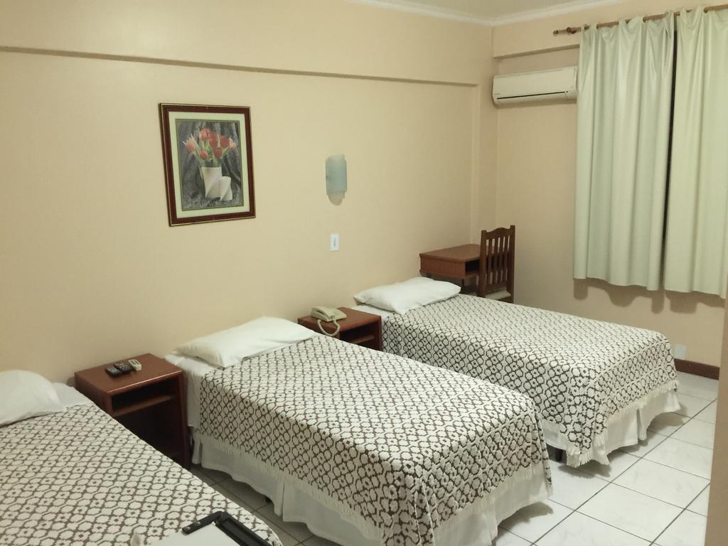 Fares Turis Hotel อุรุกวัยยานา ภายนอก รูปภาพ